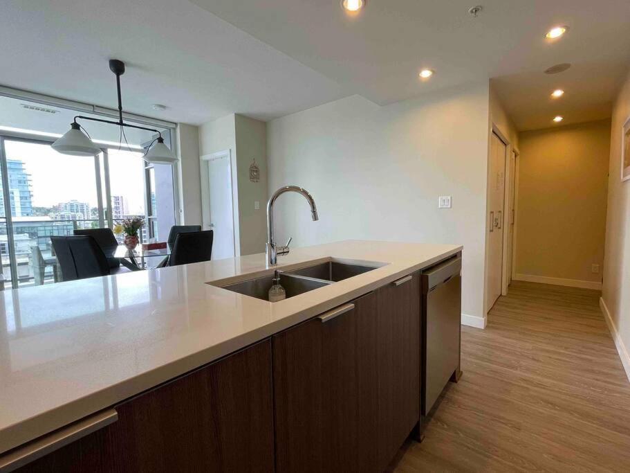 Modern 2 Bedroom Ocean Views Downtown Free Parking Apartamento Victoria